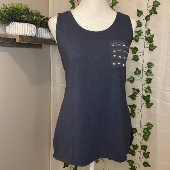 THE NORTH FACE • ATHLETIC TANK TOP • NAVY BLUE • SIZE MEDIUM • GREAT CONDITION!! - Picture 3 of 8